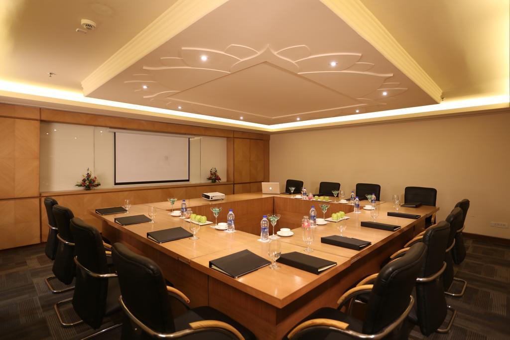 Country Inn & Suites By Radisson, Meerut Exterior photo