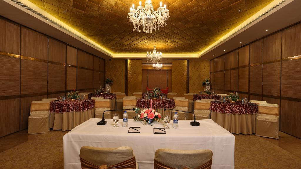 Country Inn & Suites By Radisson, Meerut Exterior photo