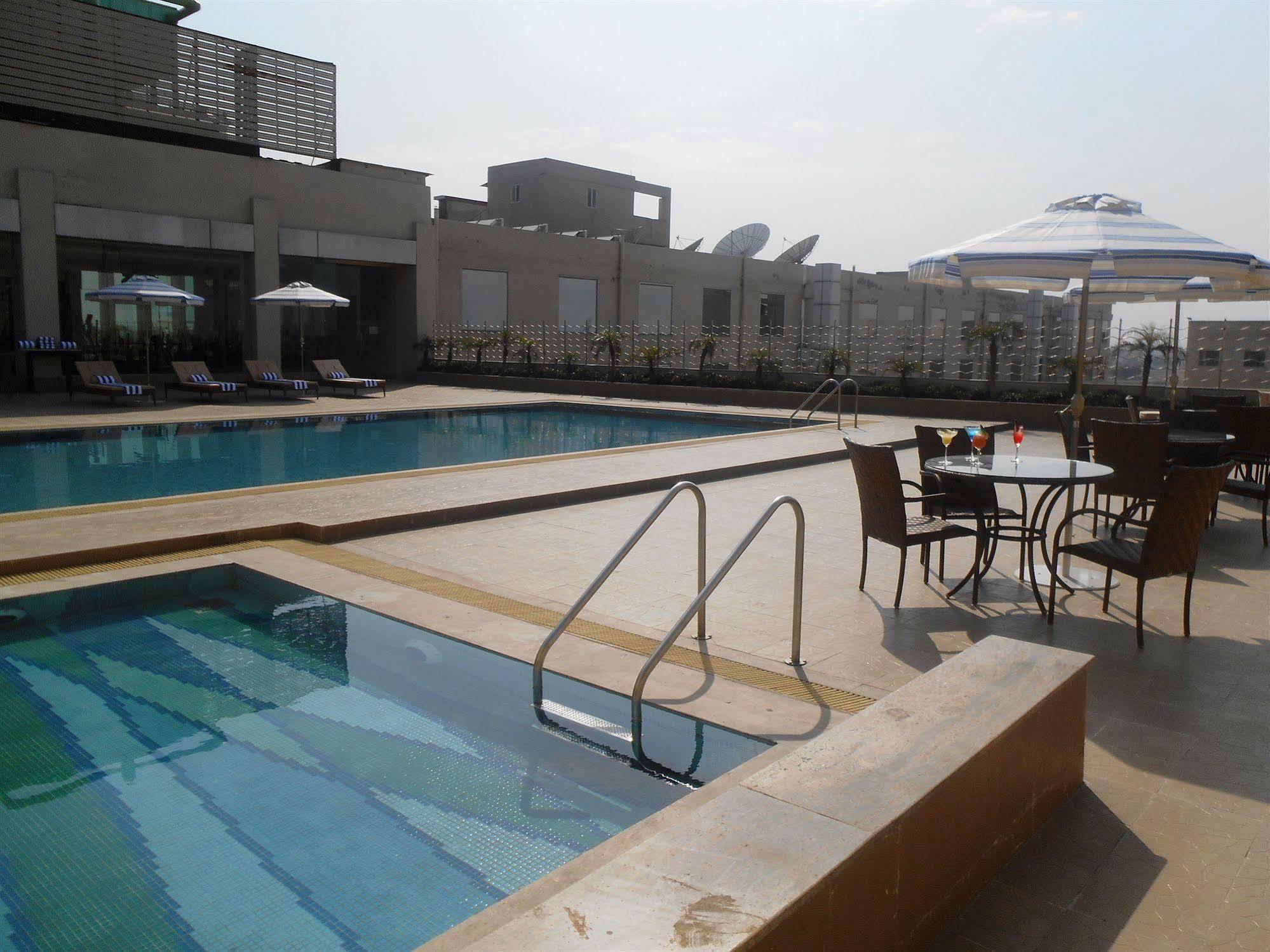 Country Inn & Suites By Radisson, Meerut Exterior photo