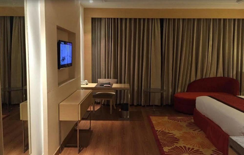 Country Inn & Suites By Radisson, Meerut Exterior photo