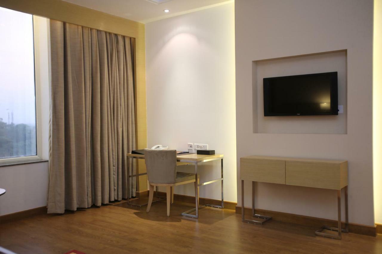 Country Inn & Suites By Radisson, Meerut Exterior photo